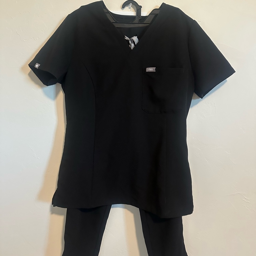 Figs One-Pocket Scrub Top and Pants set size small